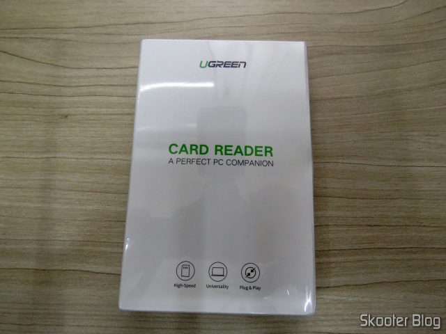 Leitor de Cartões SD e microSD Ugreen USB 3.0, em sua embalagem.