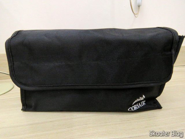 Bolsa com os Cabos da Fonte de alimentação Corsair RMi Series™ RM850i.