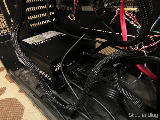 Fonte de alimentação Corsair RMi Series™ RM850i, já instalada.