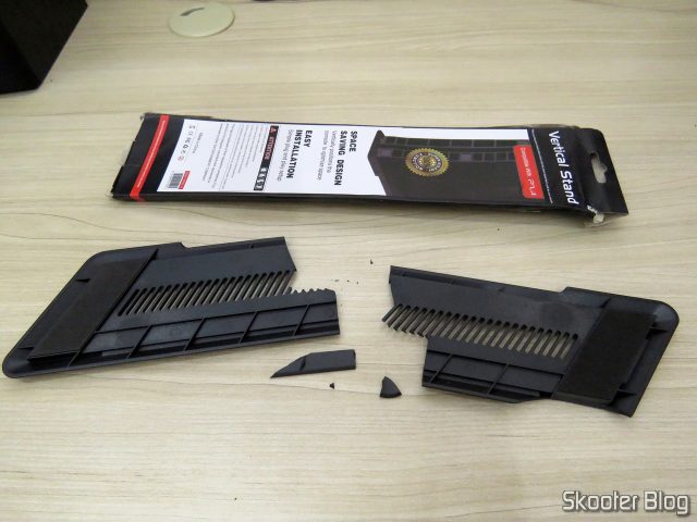 Suporte de Montagem Vertical para Playstation 4 (stand).