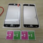 2 Películas de Vidro Completo Anti Explosão para Moto Z Play, e lenços de limpeza.