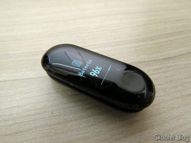 Mi Band 3 com a Película para Xiaomi Mi Band 3 Ultra Fina Anti-Risco aplicada.