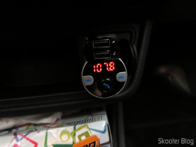 Vention Car Bluetooth Player Multifunção, em funcionamento.