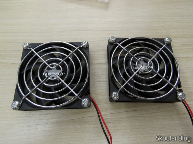 Ventiladores com as grades instaladas.