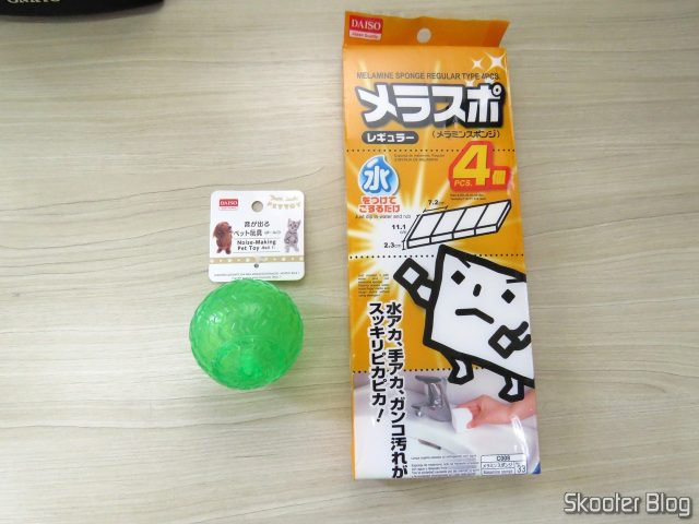 Bolinha com Apito para Pet e Esponjas de Melamina.