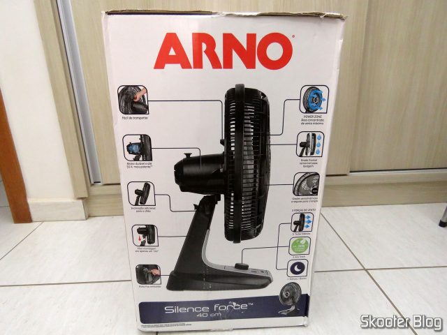 Ventilador Arno VF40 Silence Force 40cm, em sua embalagem.