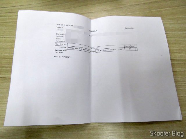 Papel do pedido dentro da caixa com o 8BitDo M30.