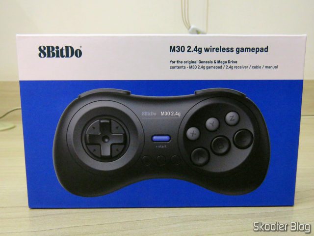 Caixa de prateleira do 8BitDo M30.