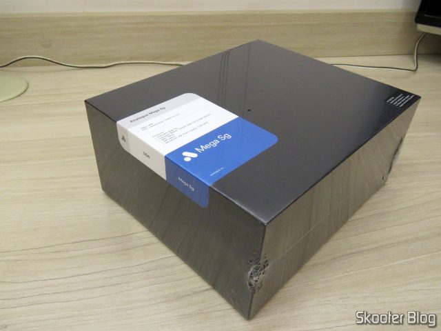 Analogue Mega Sg, em sua embalagem.