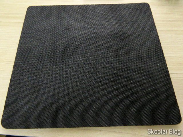 Espaçador de Sega CD que acompanha o Analogue Mega Sg.