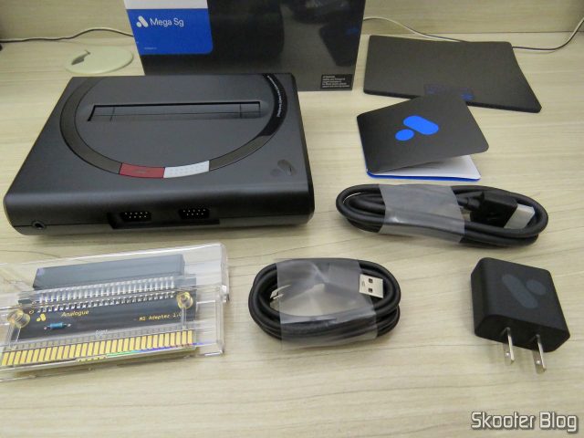 Analogue Mega Sg, e seus acessórios.