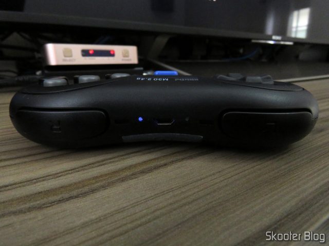 8BitDo M30, em funcionamento.