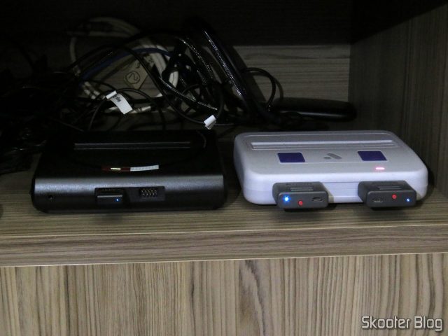 Analogue Mega Sg, ao lado do Analogue Super Nt.