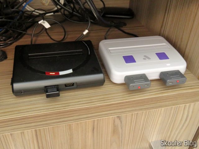 Analogue Mega Sg, ao lado do Analogue Super Nt.