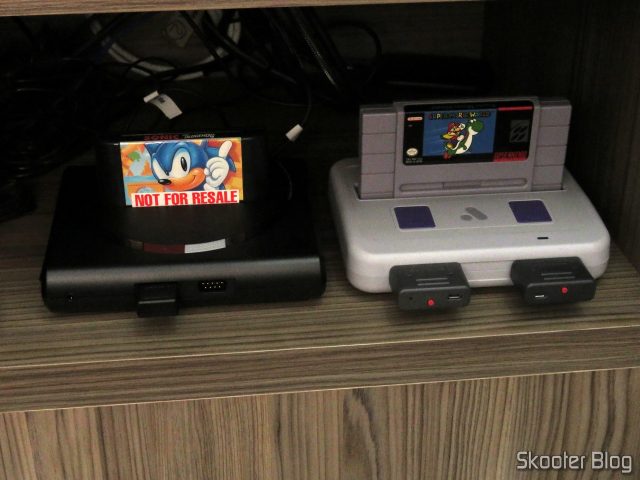 Analogue Mega Sg, ao lado do Analogue Super Nt.