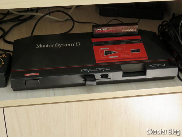 Receptor do 8BitDo M30, conectado ao Master System.