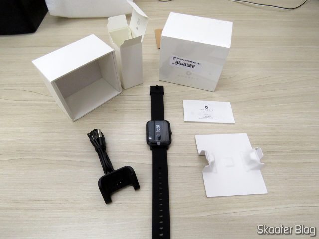 Relógio Smartwatch Xiaomi Huami Amazfit Bip, e acessórios.