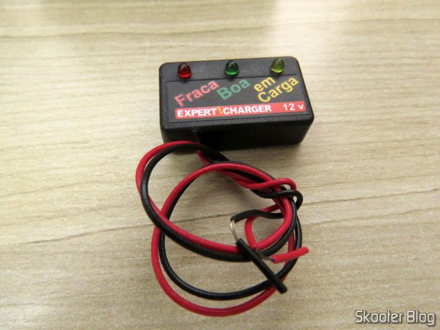 Voltímetro que veio como brinde com o Carregador de Baterias 12V Expert Charger PR10.