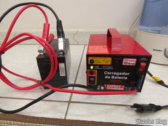 Teste do Carregador de Baterias 12V Expert Charger PR10, em uma bateria.