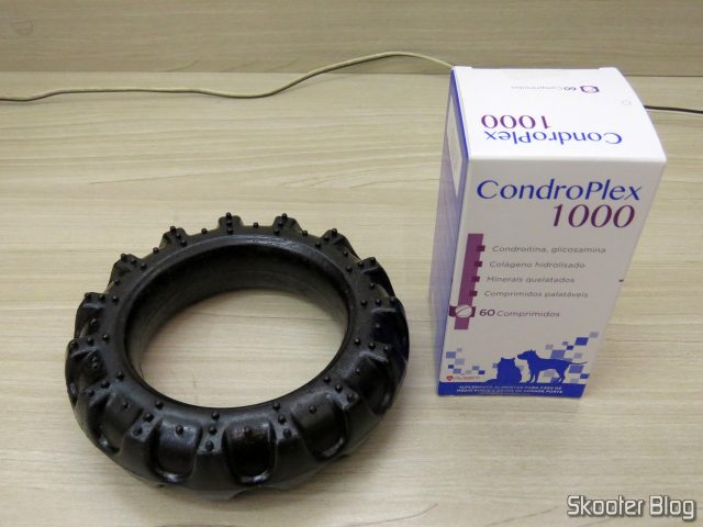 Pneu Maciço de PVC - Brinquedo para Cães e Condroplex 1000.