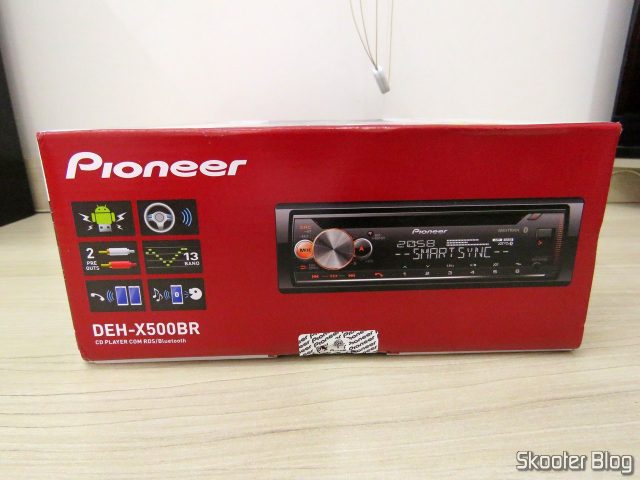 Som Automotivo Pioneer CD Player MP3 AM/FM - Bluetooth USB Auxiliar DEH-X500BR, em sua embalagem.