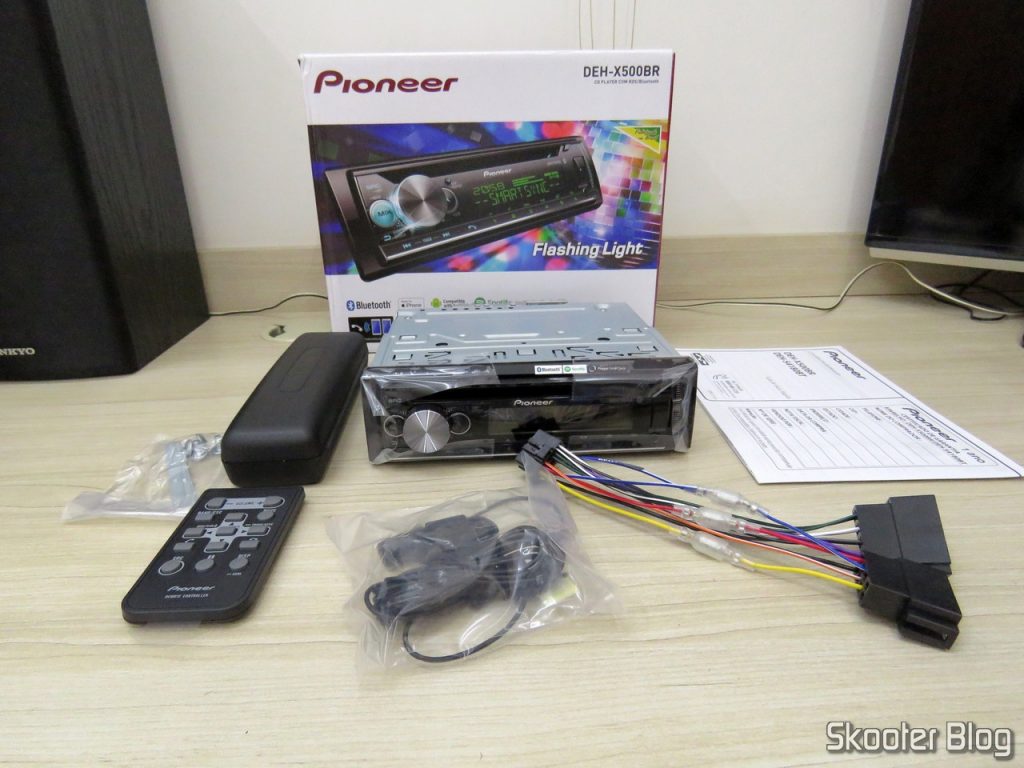 Som Automotivo Pioneer CD Player MP3 AM/FM - Bluetooth USB Auxiliar DEH-X500BR, e acessórios.