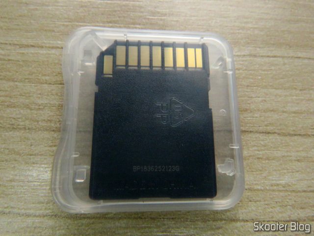 Cartão de Memória SDXC Sandisk Extreme PRO 128GB SpeedTM SDXCTM UHS-1, em seu estojo.