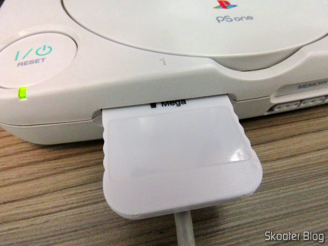 Memory Card de 1MB para Playstation 1 (PS1), em funcionamento no meu Playstation One.