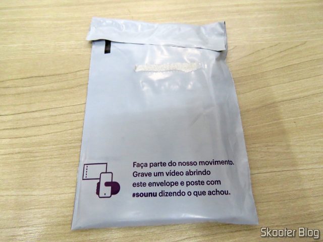 Cartão Múltiplo ContactLess NuBank, em sua embalagem.