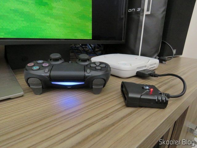 Adaptador de Controle Playstation PS3/PS4 para PS2/PS1/PC Brook Game Controller Super Converters Magic Box P2-BL, em funcionamento com o Playstation One e o Dualshock 4.