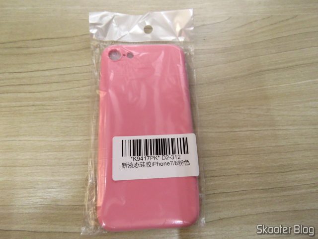 Capa de Silicone para iPhone 7 My Choice, em sua embalagem.