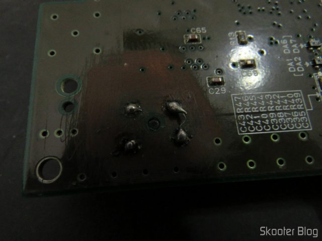 Placa toda lixada em torno do RESET.