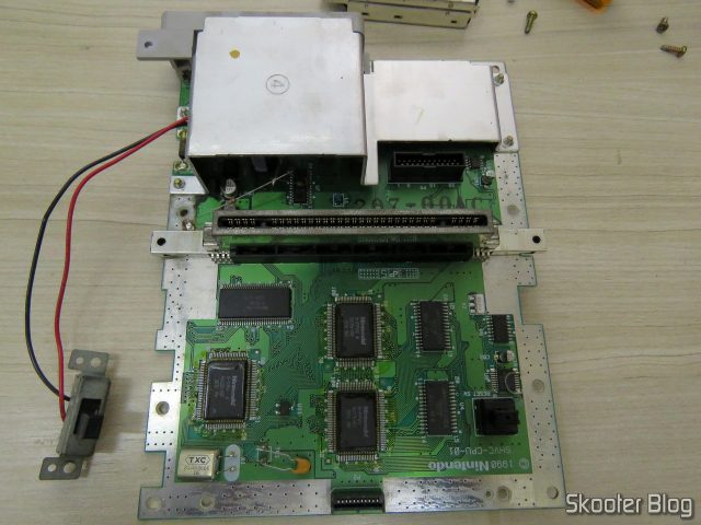 Meu Super Nintendo, aberto pela primeira vez em 27 anos.