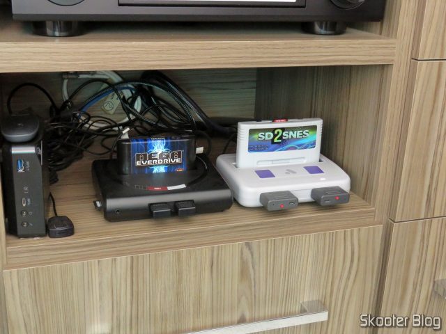 Analogue Mega Sg e Analogue Super Nt, sem as capas.