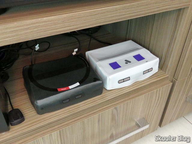 Analogue Mega Sg e Analogue Super Nt, com as capas.