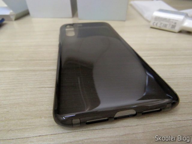 Capa que acompanha o Xiaomi Mi 9.