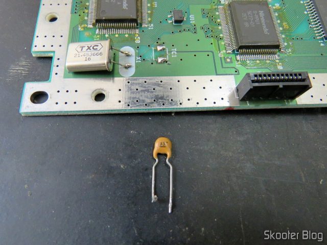Capacitor fixo que estava no lugar do variável removido.