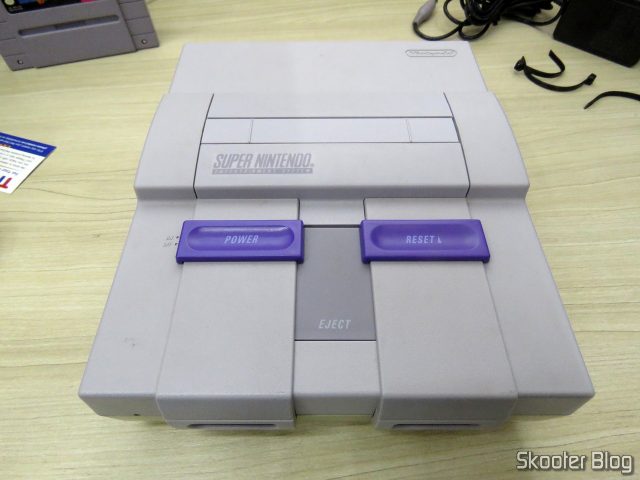 O Super Nintendo, pronto para ser testado.