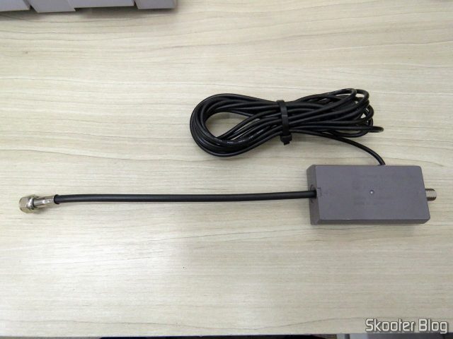 Cabo e comutador de R.F. do Super Nintendo, após a limpeza.