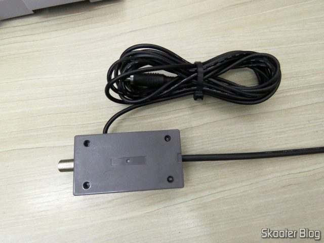Cabo e comutador de R.F. do Super Nintendo, após a limpeza.