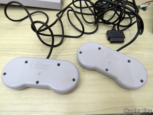 Controladores do Super Nintendo, após a limpeza.