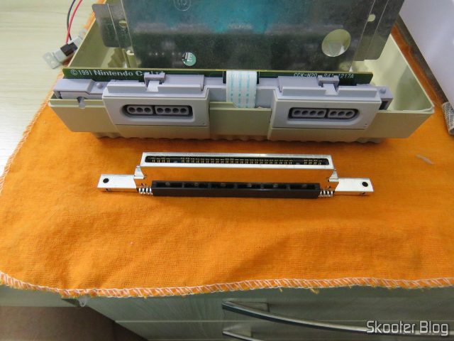 Super Nintendo Original NTSC PCB SHVC-CPU-01 CPU/PPU1/PPU2 2/1/3, por dentro, com o slot removível.