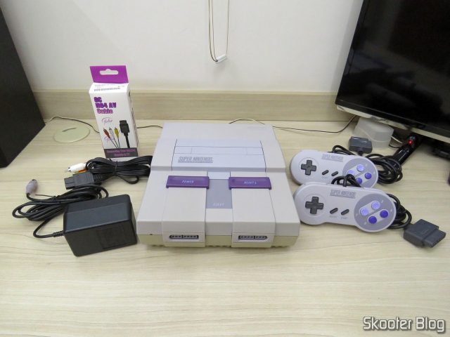 Super Nintendo Original NTSC PCB SHVC-CPU-01 CPU/PPU1/PPU2 2/1/3, com seus acessórios após a limpeza.