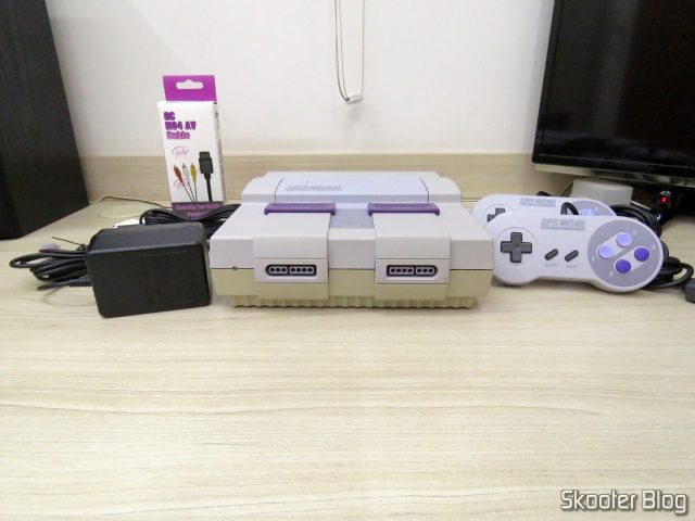 Super Nintendo Original NTSC PCB SHVC-CPU-01 CPU/PPU1/PPU2 2/1/3, com seus acessórios após a limpeza.