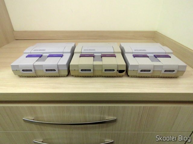 Da esquerda para a direita: os Super Nintendo 1/1/1, 2/1/2 e 2/1/3.