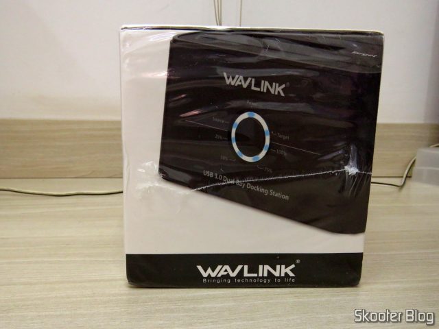 Wavlink USB 3.0 Dual Bay Docking Station para HDDs e SSDs de 2.5" e 3.5", em sua embalagem.