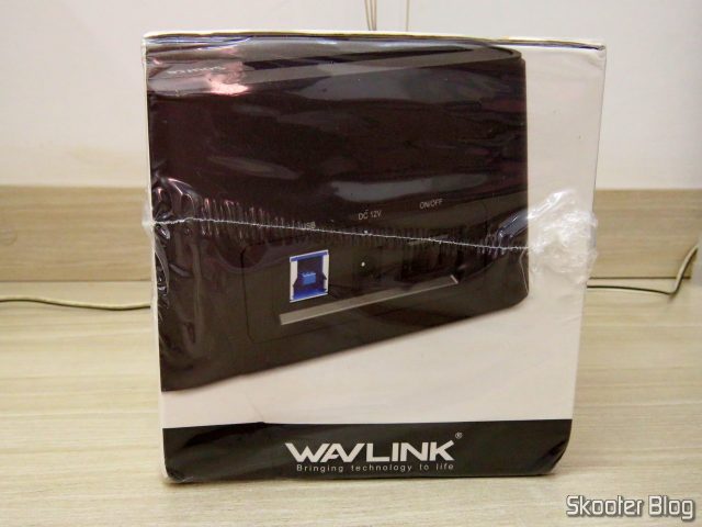 Wavlink USB 3.0 Dual Bay Docking Station para HDDs e SSDs de 2.5" e 3.5", em sua embalagem.