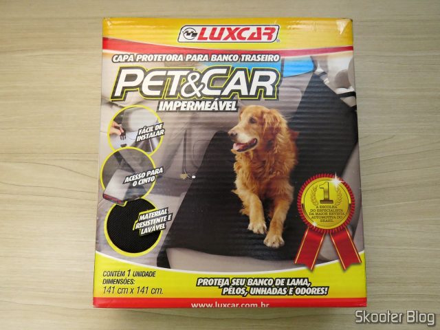 Capa Protetora para Banco Traseiro Pet & Car Impermeável Luxcar, em sua embalagem.