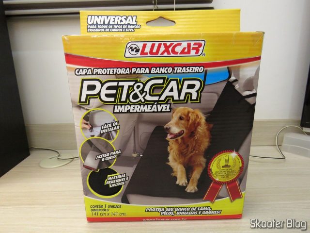 Capa Protetora para Banco Traseiro Pet & Car Impermeável Luxcar, em sua embalagem.