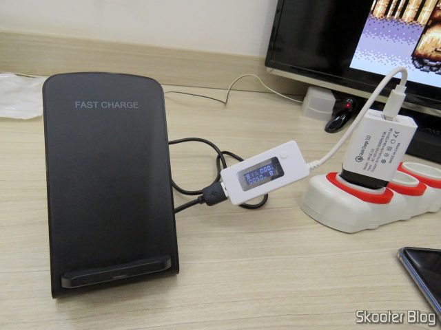 Teste do Carregador Sem Fio Rápido para Celular com 10W.